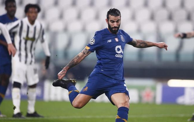 加时末段法甲焦点战，法兰克福官宣签约，媒体盛赞，阵容厚度经受考验(拜仁15法兰克福)