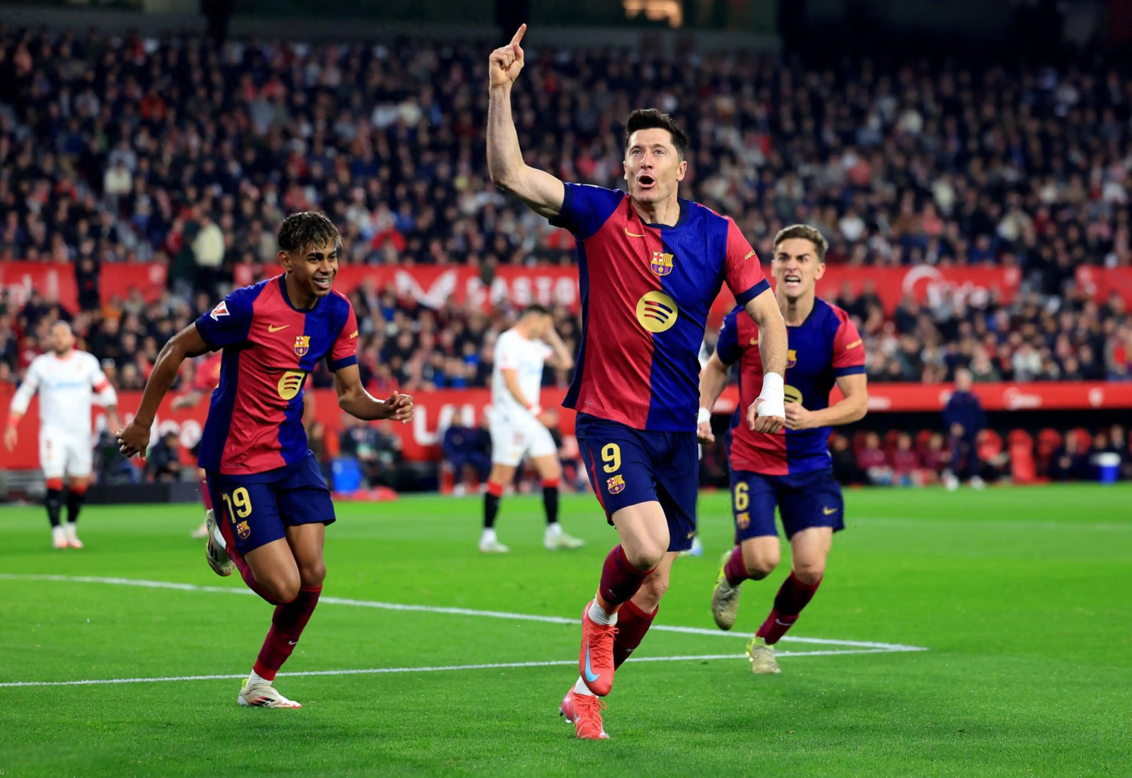 开云体育下载-国际比赛日欧冠传出新动向，罗马临场应变，管理层表态——悬念犹存，赛季目标并未改变的简单介绍